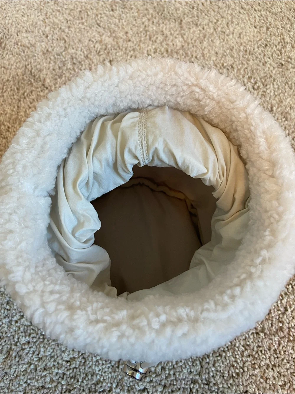 Lululemon • Crossbody Bucket Bag Fleece 2.5L White Opal